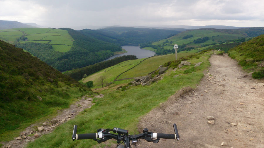 Mountain biking around Ladybower, Peak District | Outdoor Adventure Motivational Speaking | Hetty Key | Mud, Chalk & Gears