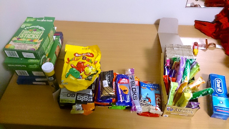 Tom's snacks for the race all laid out - do you think he was taking enough!!