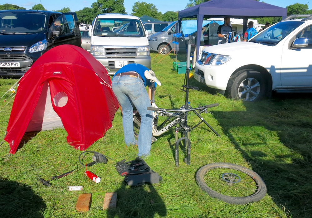 There's nothing like a bit of 'on the day' bike maintenance!